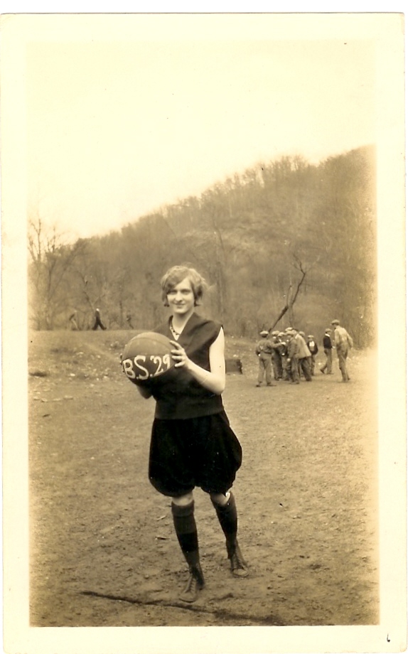 BSHS Girls Basketball 1929 a.jpg